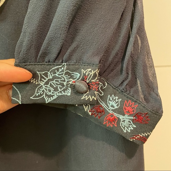 Tsumori Chisato silk top with embroidery and beading, size M - Picture 5 of 7